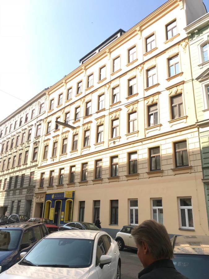 As Small As Caravans Wien Exterior foto